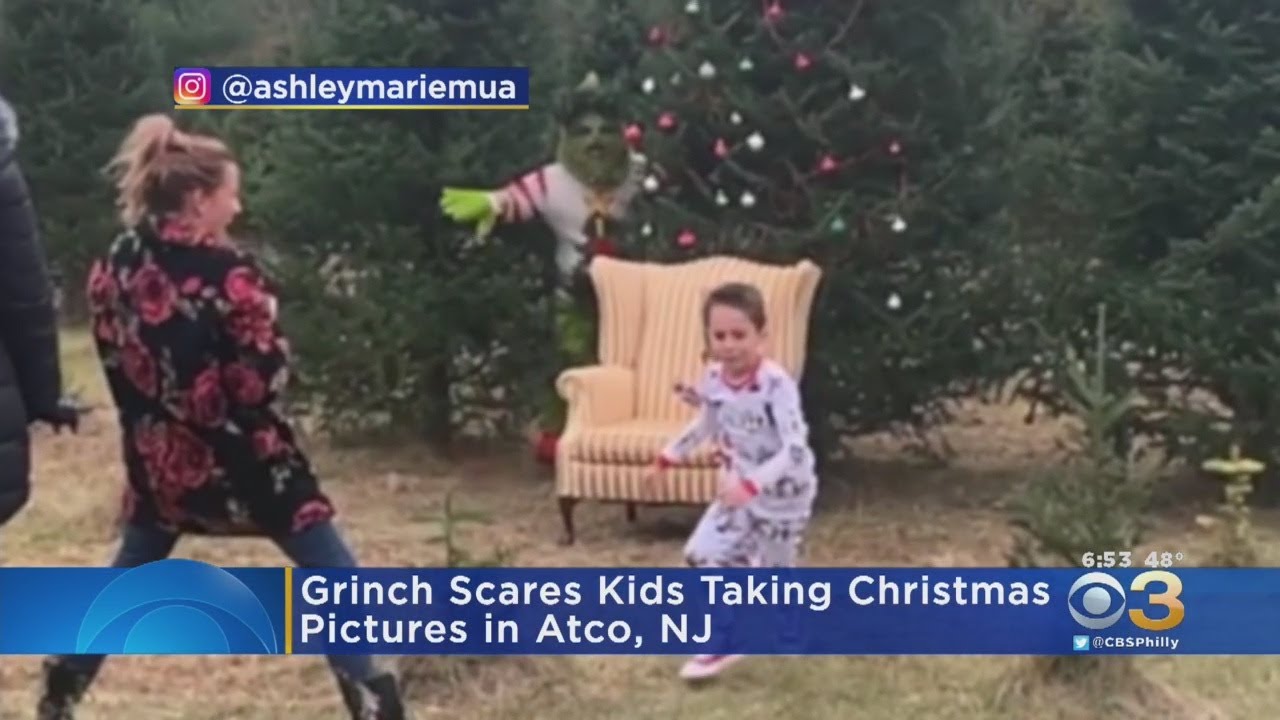 Grinch Scares Kids Taking Christmas Pictures In Atco, New Jersey