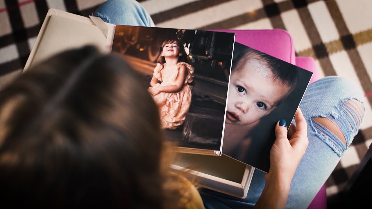 FolioBoxes.com – Presentation Box with Pastel Pink Cover – Family Photography by Lory Marie