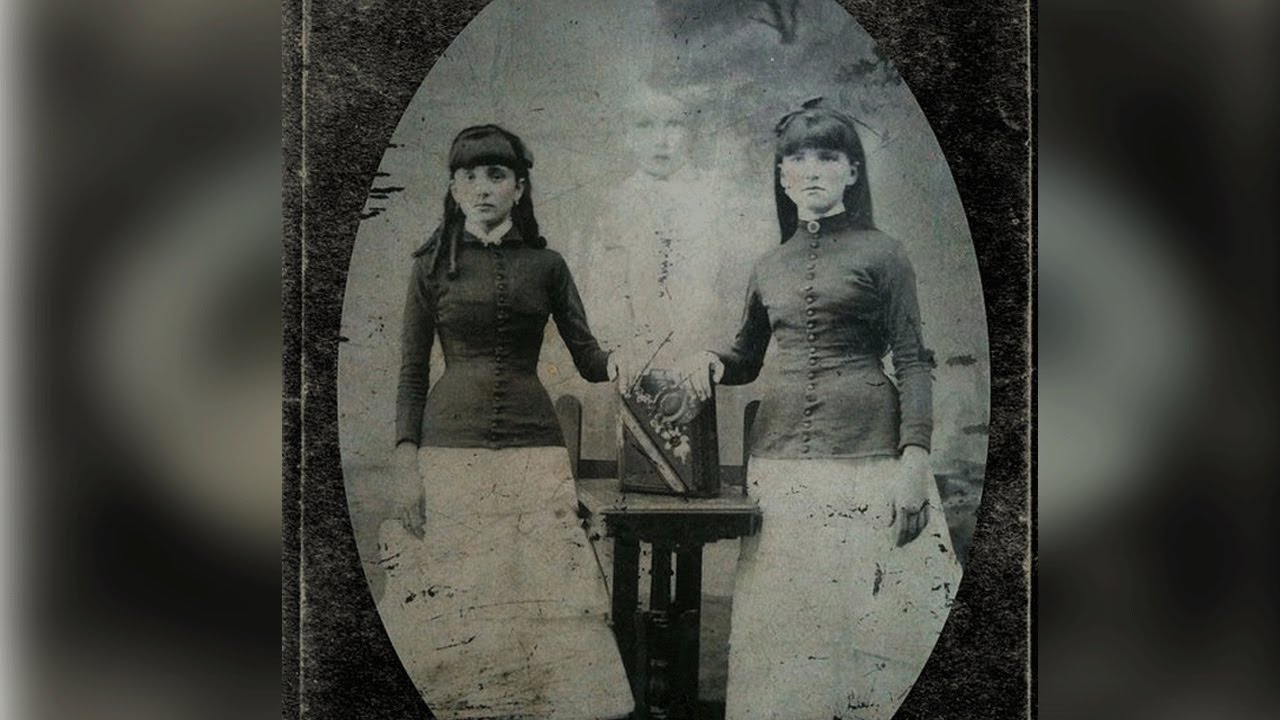 Vintage Family Portraits That Are Really Bizarre And Strange