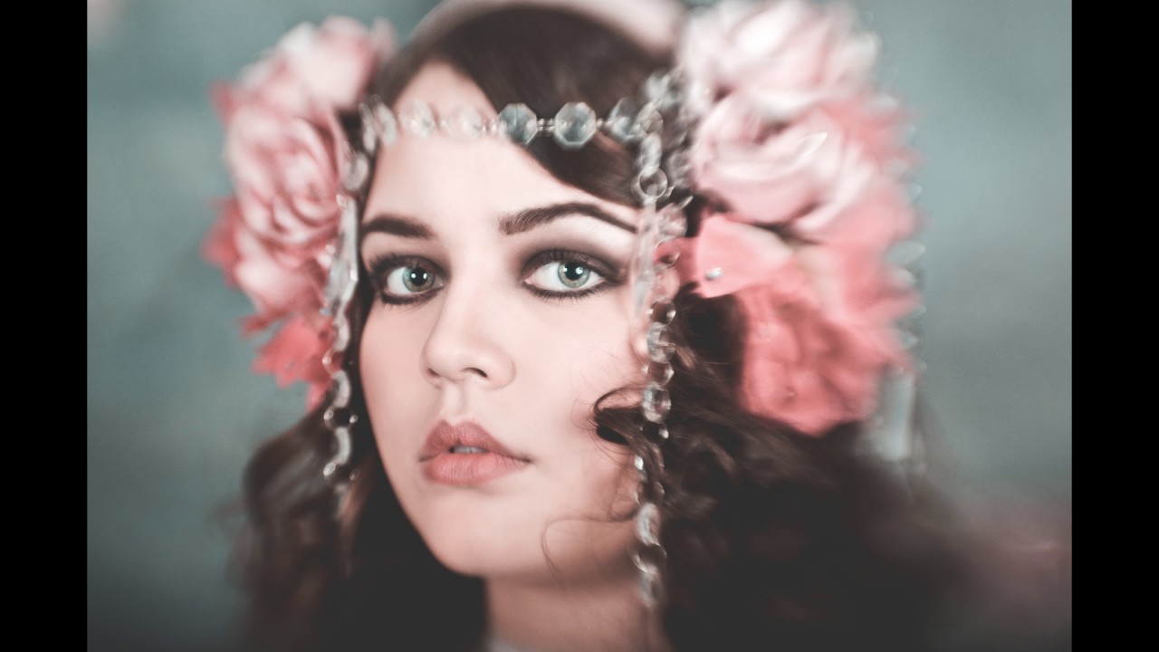 Art Deco Inspired Fashion Portrait Photo Shoot – LensBaby and 35mm Nikon