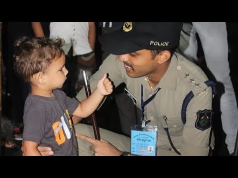 The child thanking the IPS❣️after clicking the photo😘#ias💕with#IPS Safin Hasan 💞🥰#long#viral#IPS