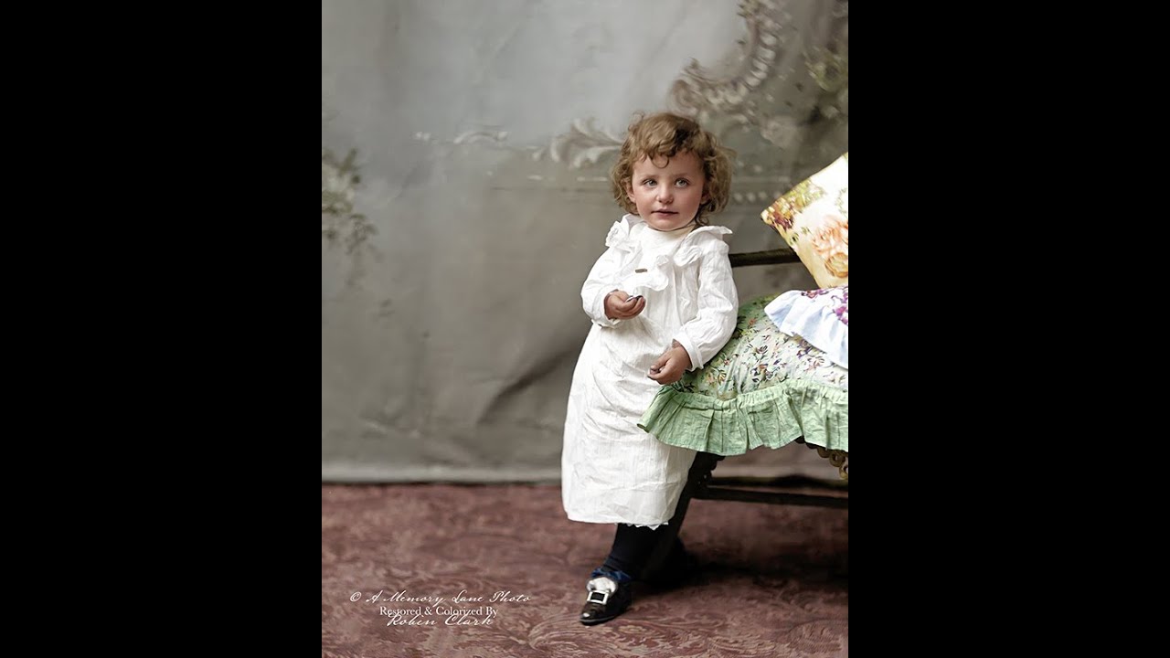 This child’s photograph was taken in Waynesboro, Pennsylvania, circa early 1900s.