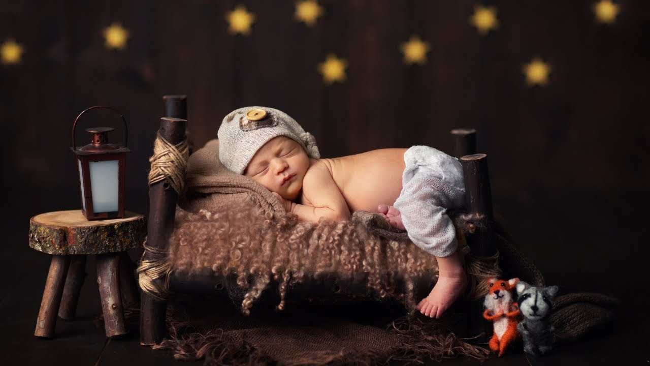 Adorable Baby Boy Newborn Photoshoot Behind the Scenes | Photography by Svitlana Vronska
