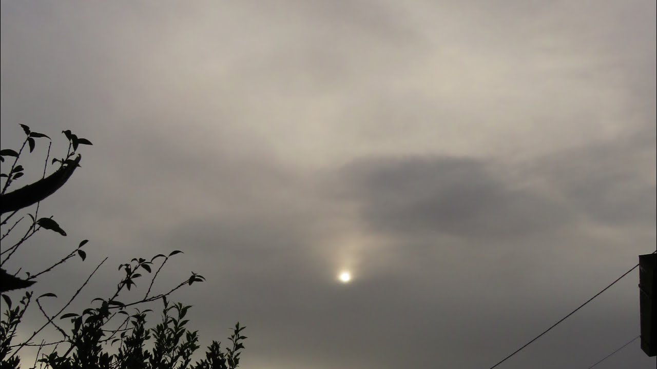 Signs that the weather is acting strange /Backyard Sky Phenomena Photography Observation