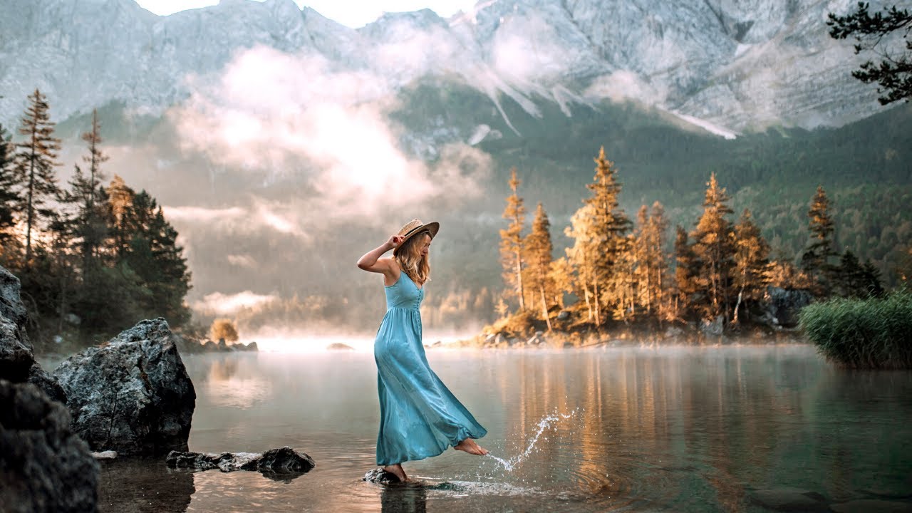 Sunrise Photoshoot Behind the Scenes. Portrait Photography in the German Alps.
