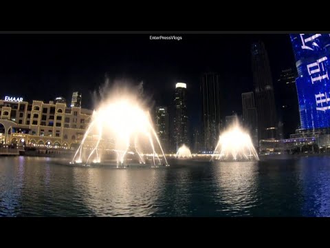 THE WORLD FAMOUS DUBAI WATER FOUNTAIN 😍😍😍