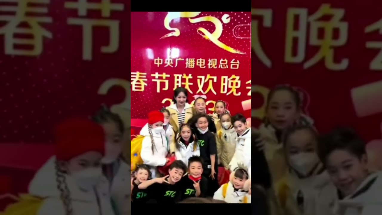 YangZi Take a photo with the children, CCTVspring gala reuters