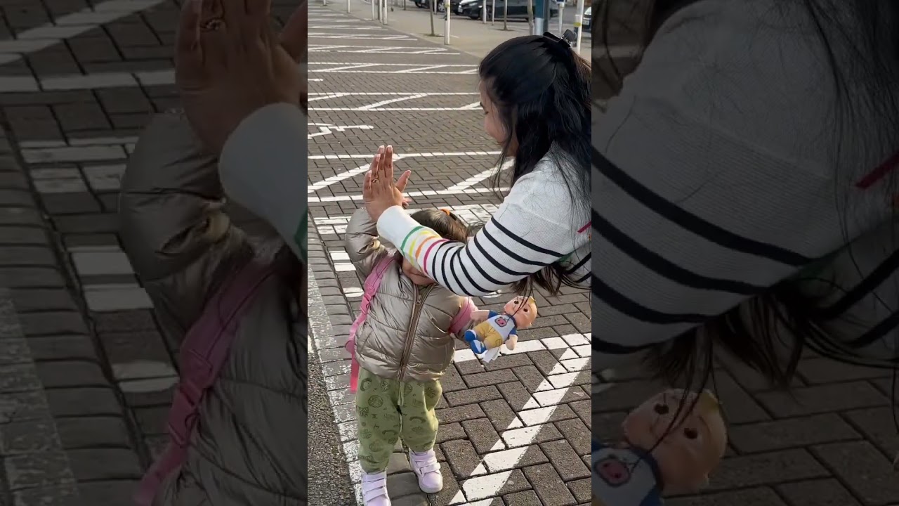 Baby doing High five 🙌🏻