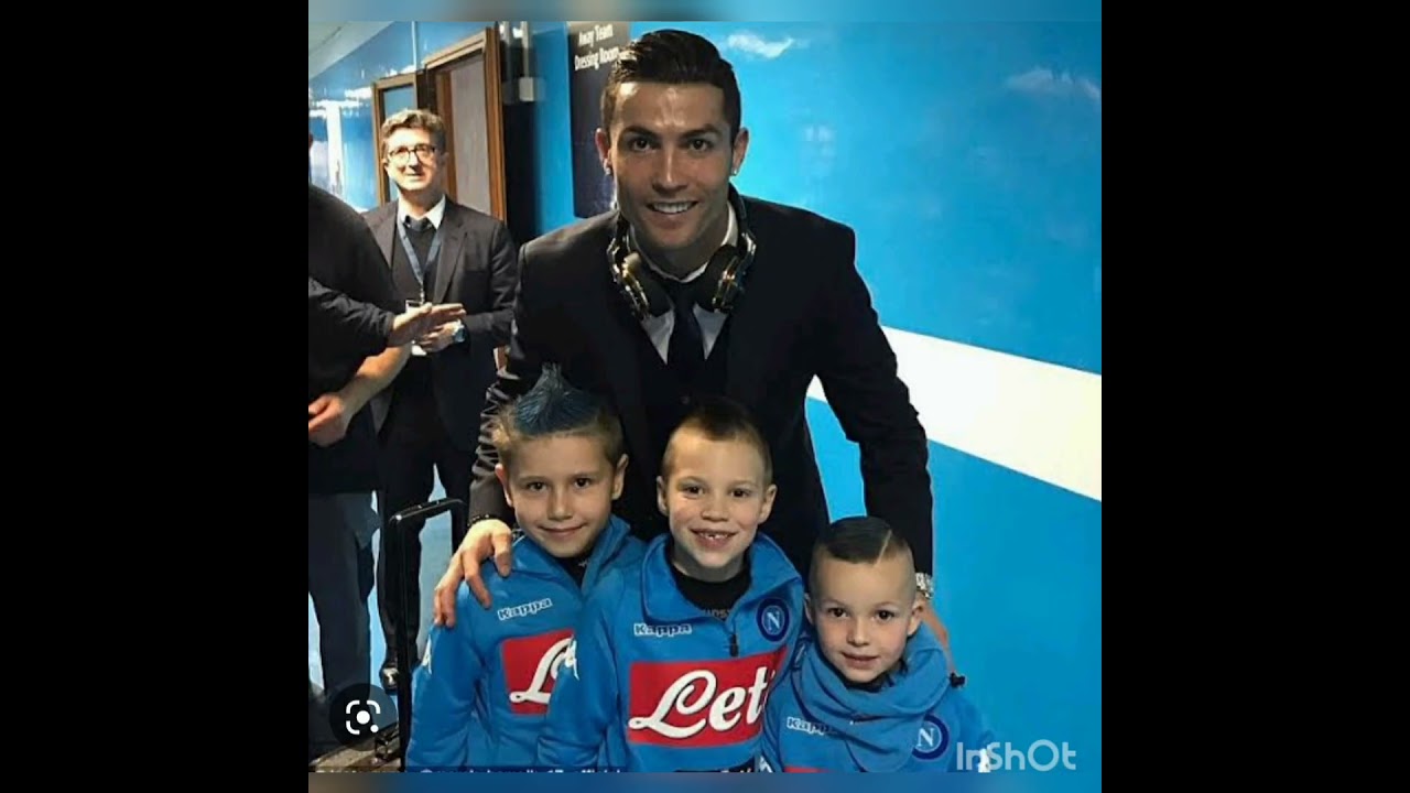 Cristiano Ronaldo Very Very Cute Photo's With His Child Fans😍😘🥰 Soooooooooooo Cute😘😍 #cr7 #shorts