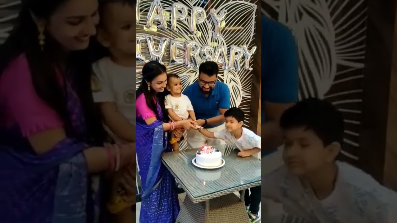 #baby 😖😲ये कैसे cake कट कर रहा है #youtubeshorts #cutebaby #shortsfeed #party #shorts