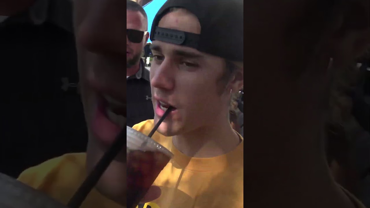 Justin Bieber APOLOGIZES For Swearing At Photographer