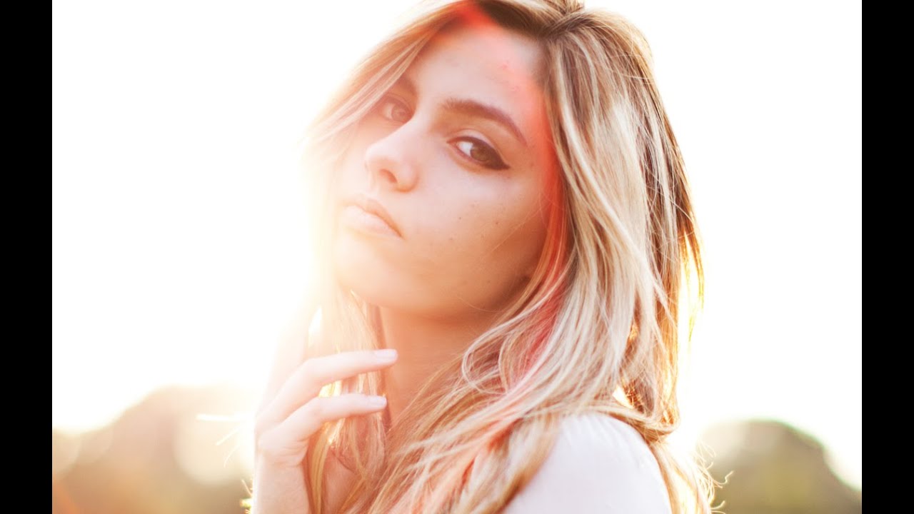 Outdoor GOLDEN HOUR Portrait Photography Tips – Using Natural Light