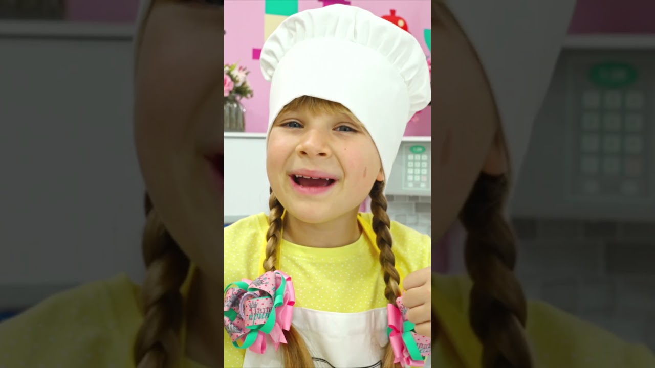 Diana at Oliver's Cafe – Cupcakes #shorts